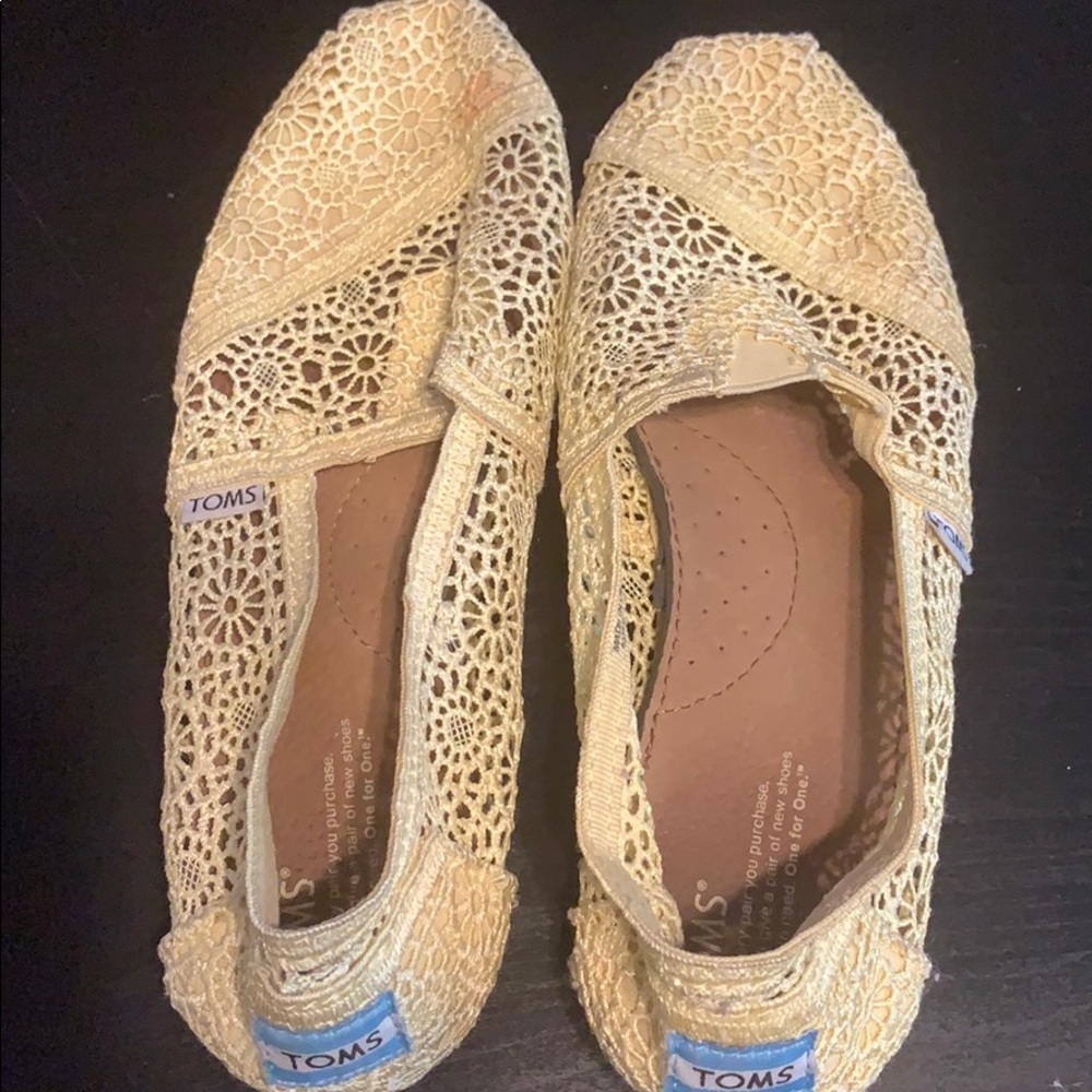 Yellow lace Tom’s